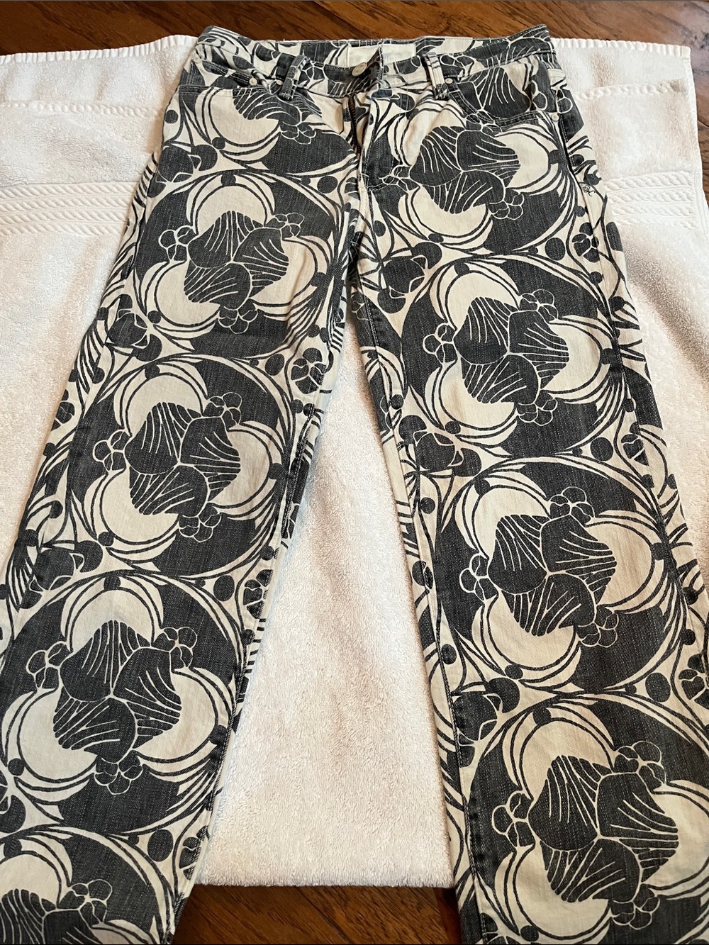 MOTHER Black & White Graphic Floral Straight-Leg Jeans